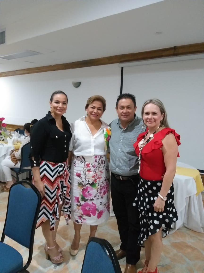 Sandra Milena González, la senadora Esperanza Andrade, José Ferney Ducuara y Sandra Galindo.